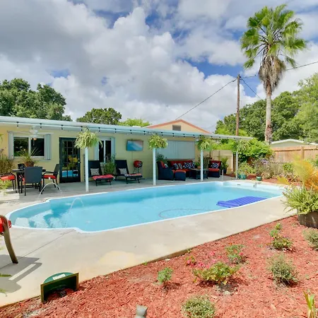 St Petersburg Home With Tropical Yard And Pool!